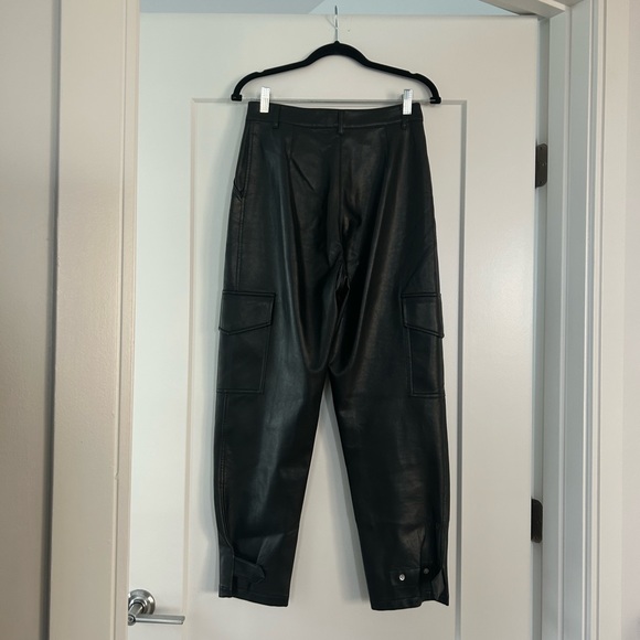 Aritzia Wilfred Modern Cargo Pant Vegan Leather Size 6 - Picture 7 of 7